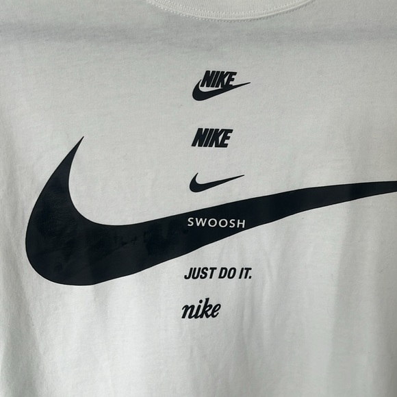 Nike T-Shirt - Picture 2 of 2